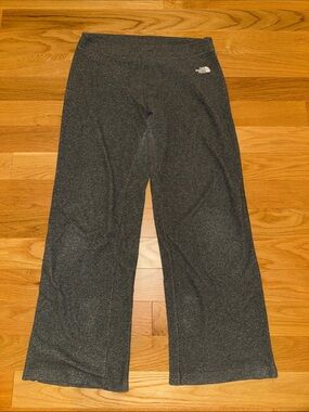The North Face Women’s TKA 100 Grey Fleece Pants size Medium